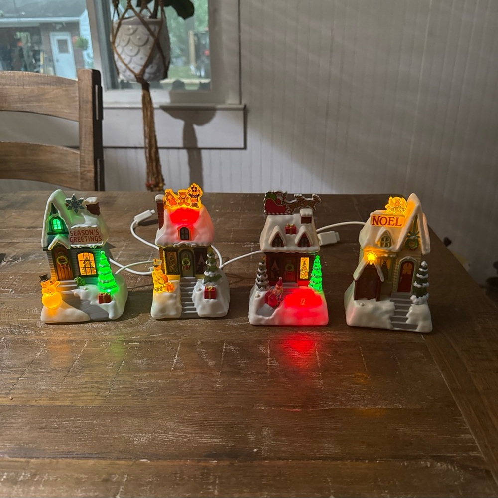 Hallmark Caroling cottages Holiday Synchronized Music and Lights - Work